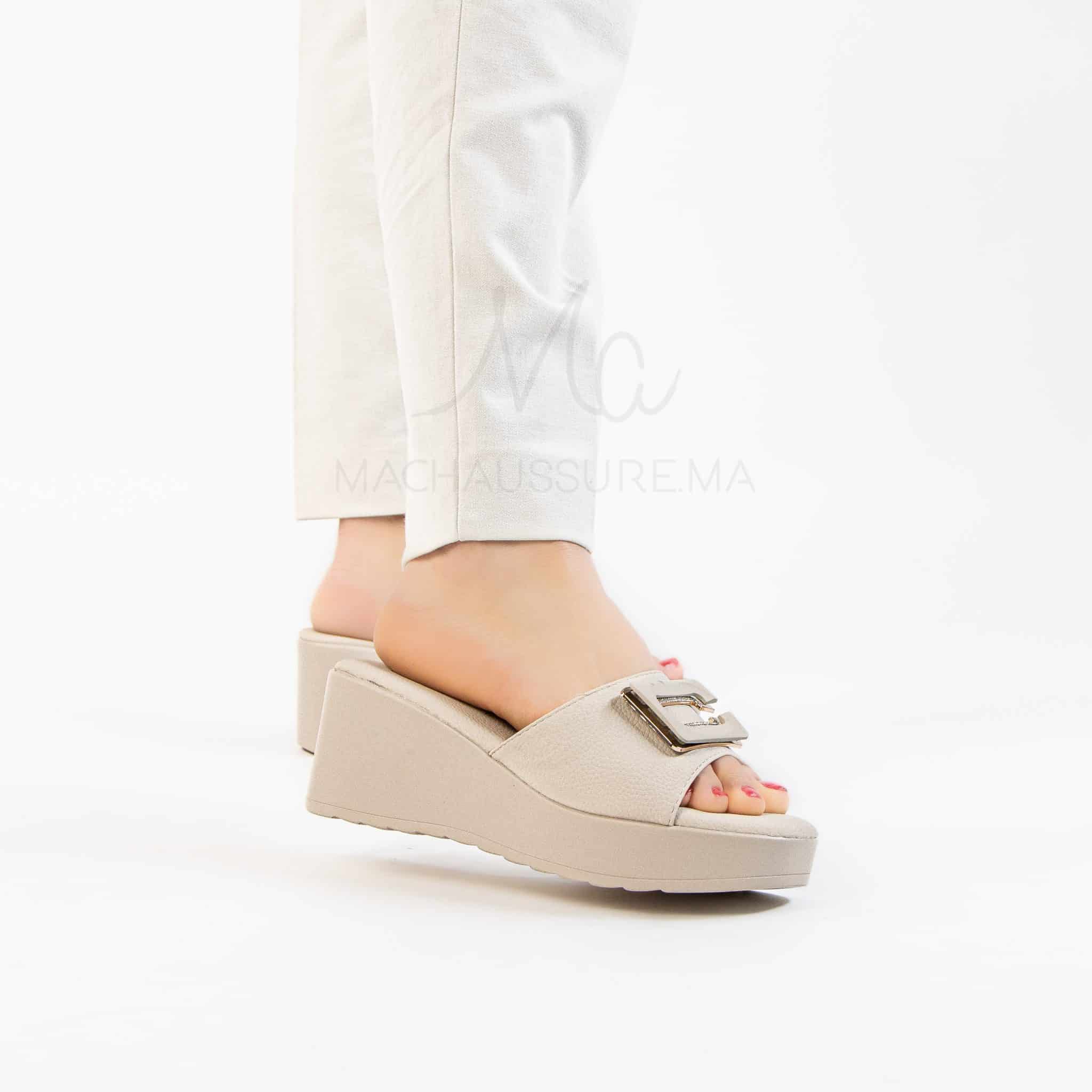 Kaysa – Sandales compensées confortables en Beige.