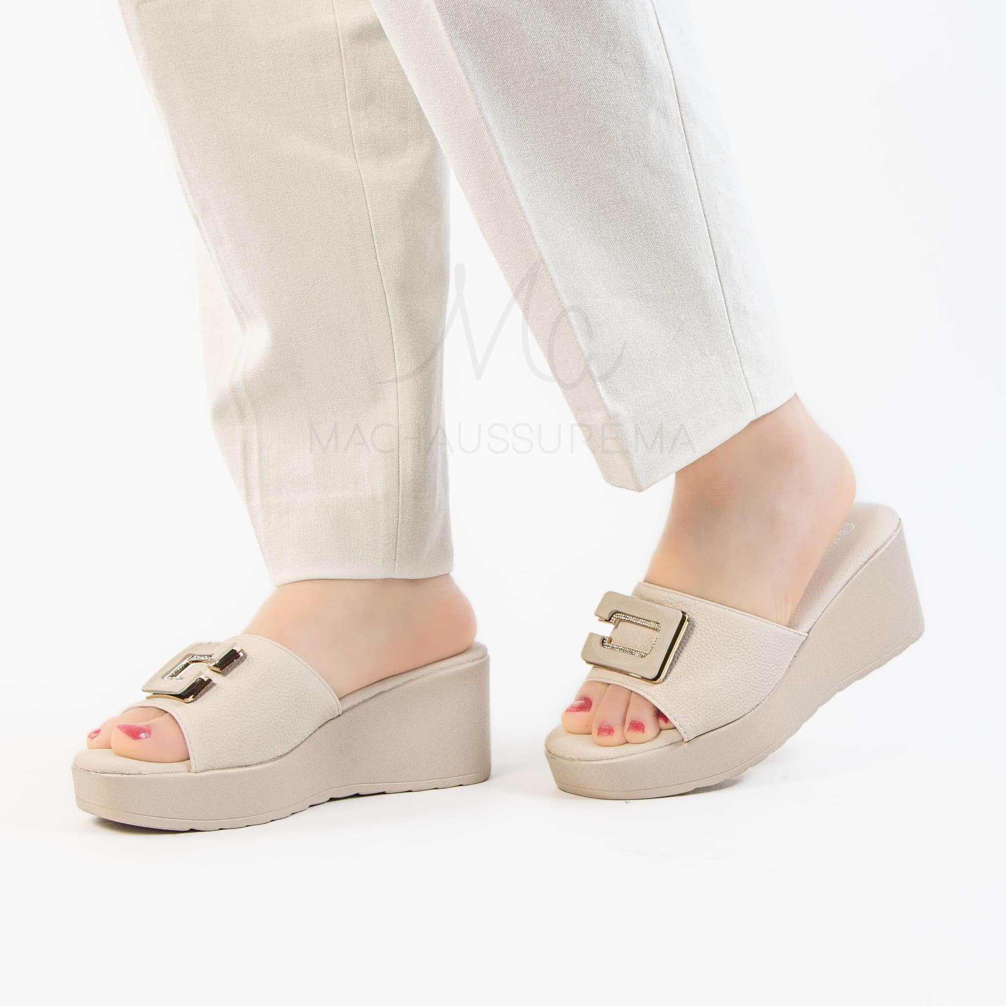 Kaysa – Sandales compensées confortables en Beige.