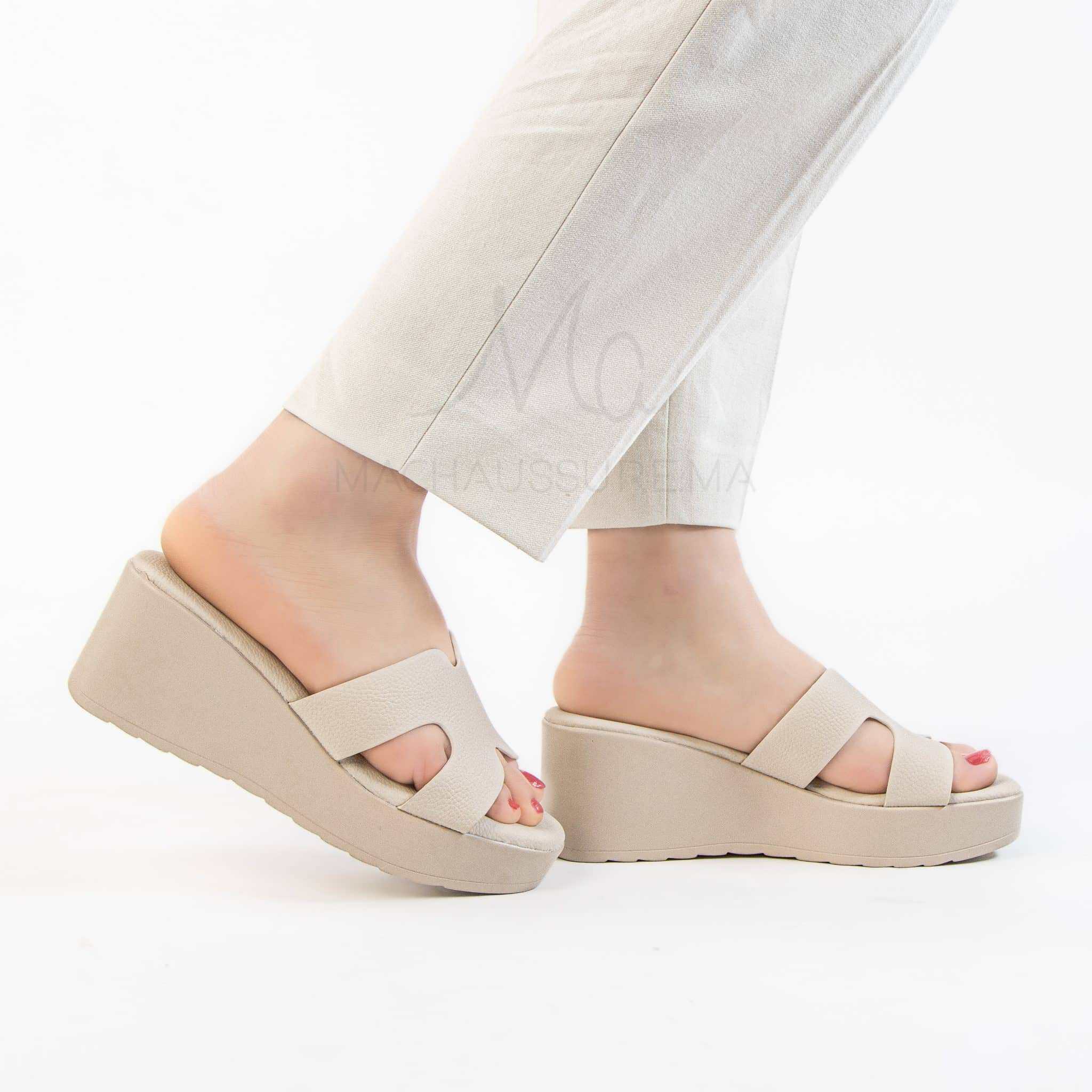 Sekina – Sandales compensées confortables en Beige.