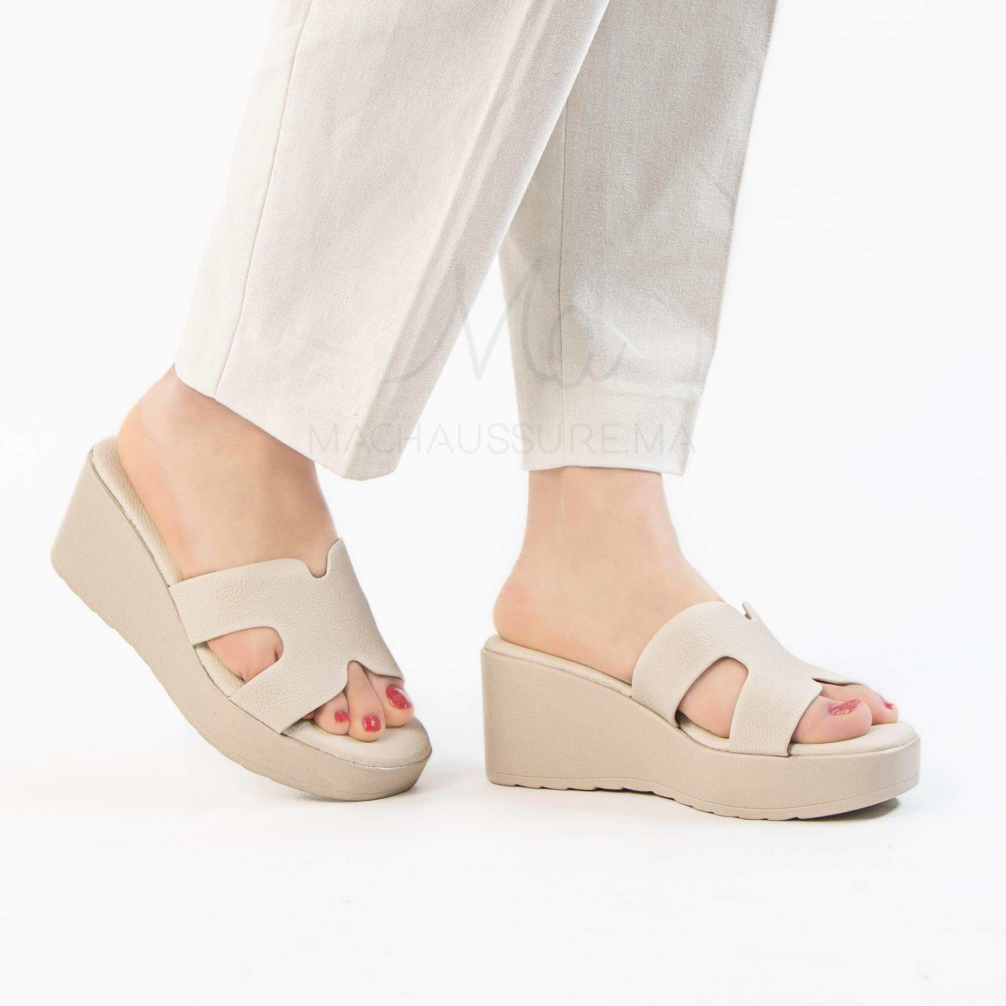 Sekina – Sandales compensées confortables en Beige.