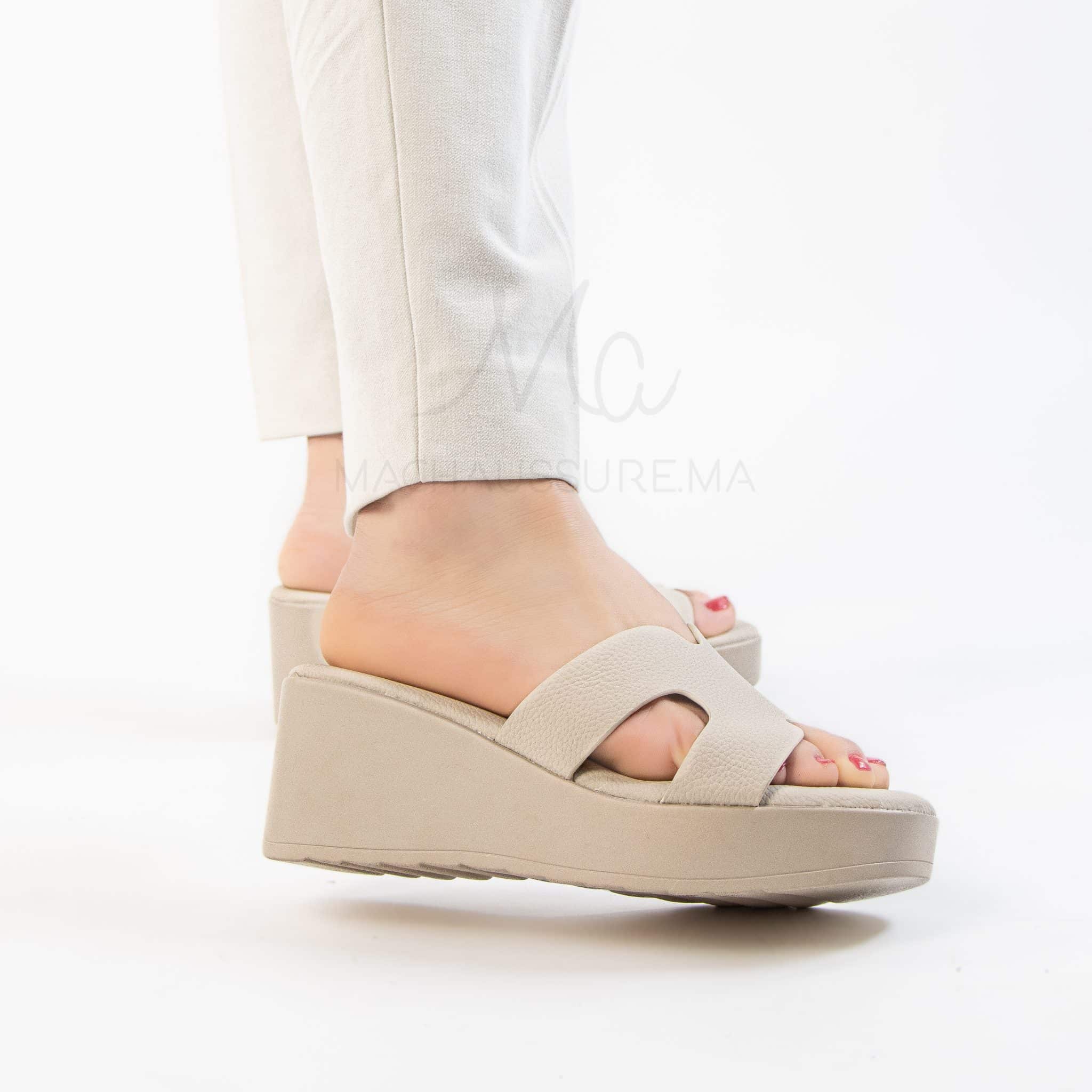Sekina – Sandales compensées confortables en Beige.