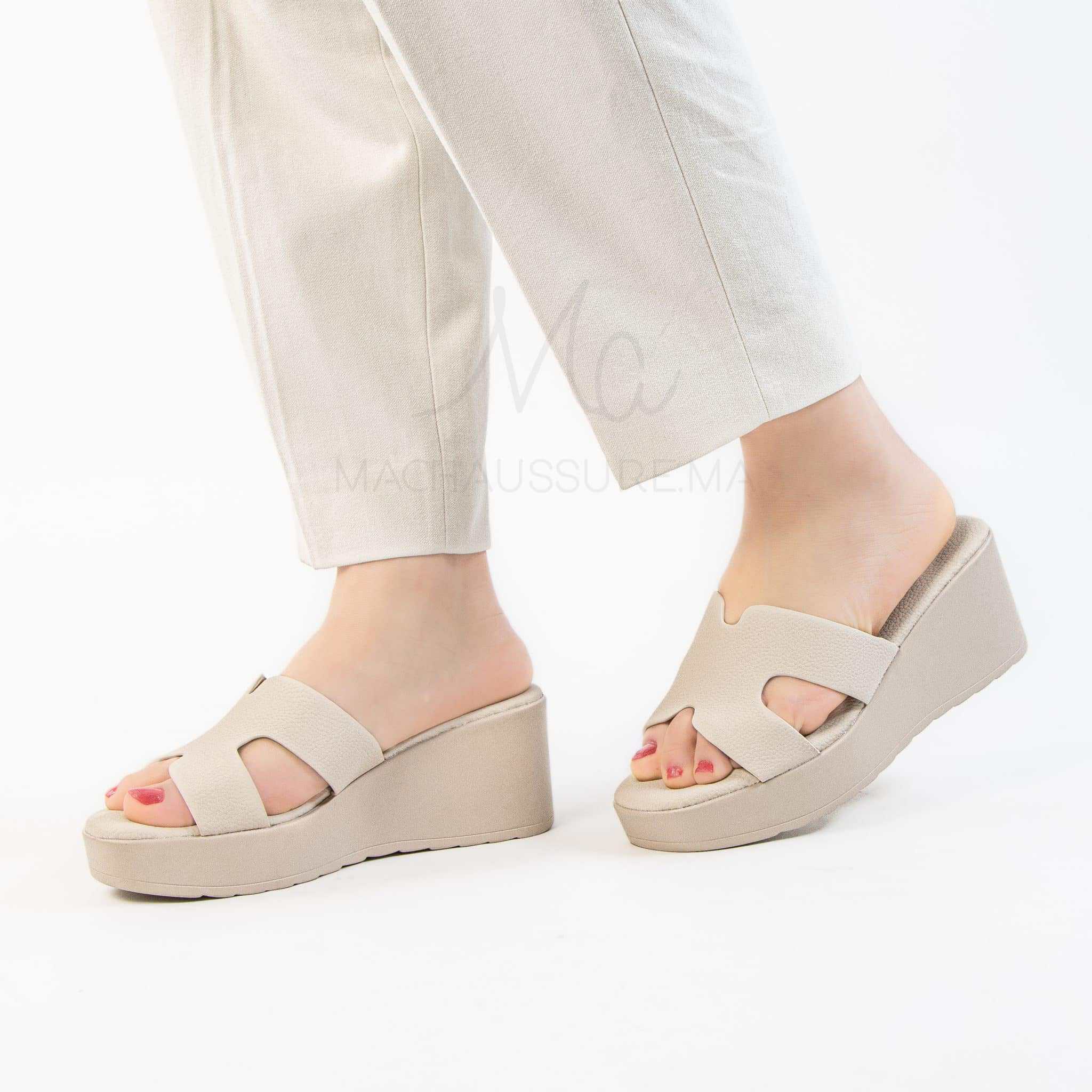 Sekina – Sandales compensées confortables en Beige.