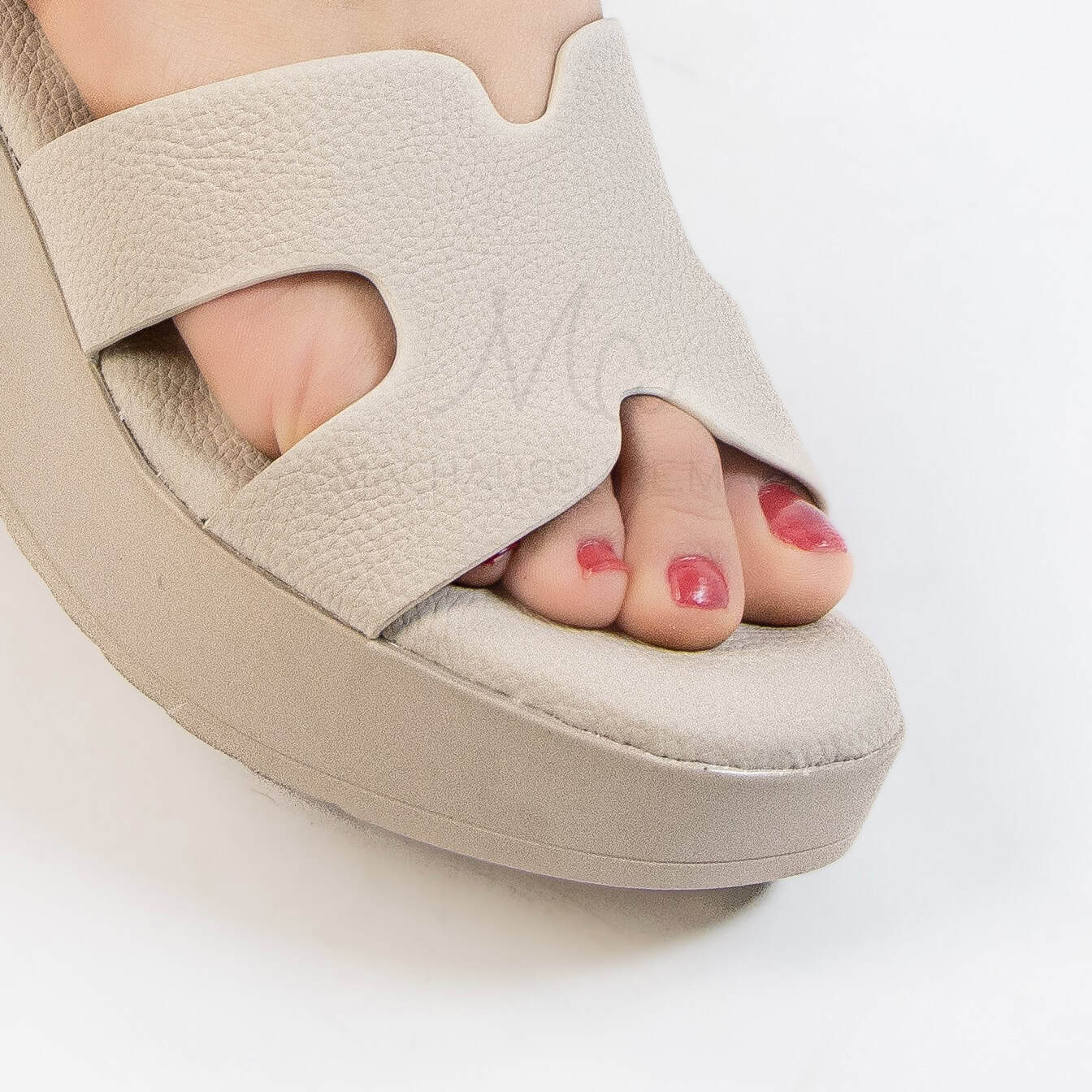 Sekina – Sandales compensées confortables en Beige.