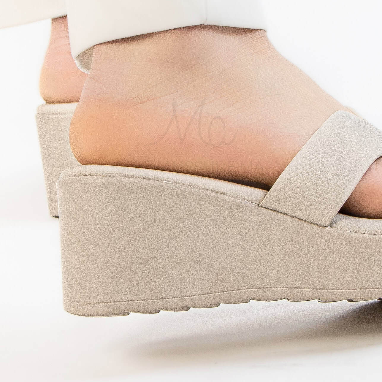 Sekina – Sandales compensées confortables en Beige.