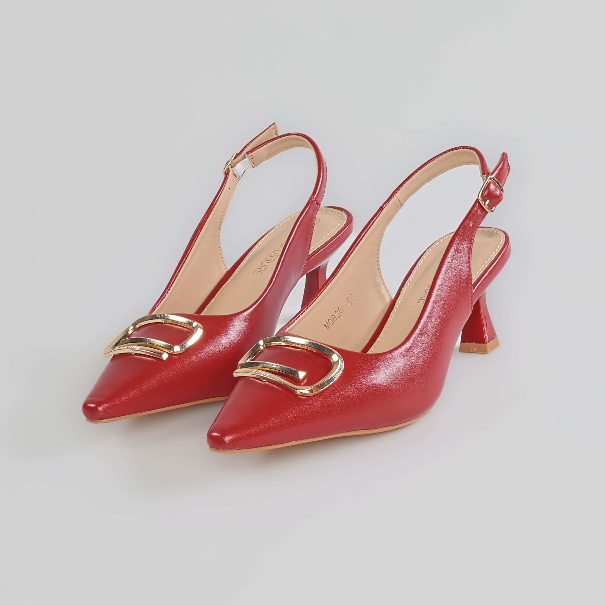 Ruby – Escapins Femmes en Rouge.