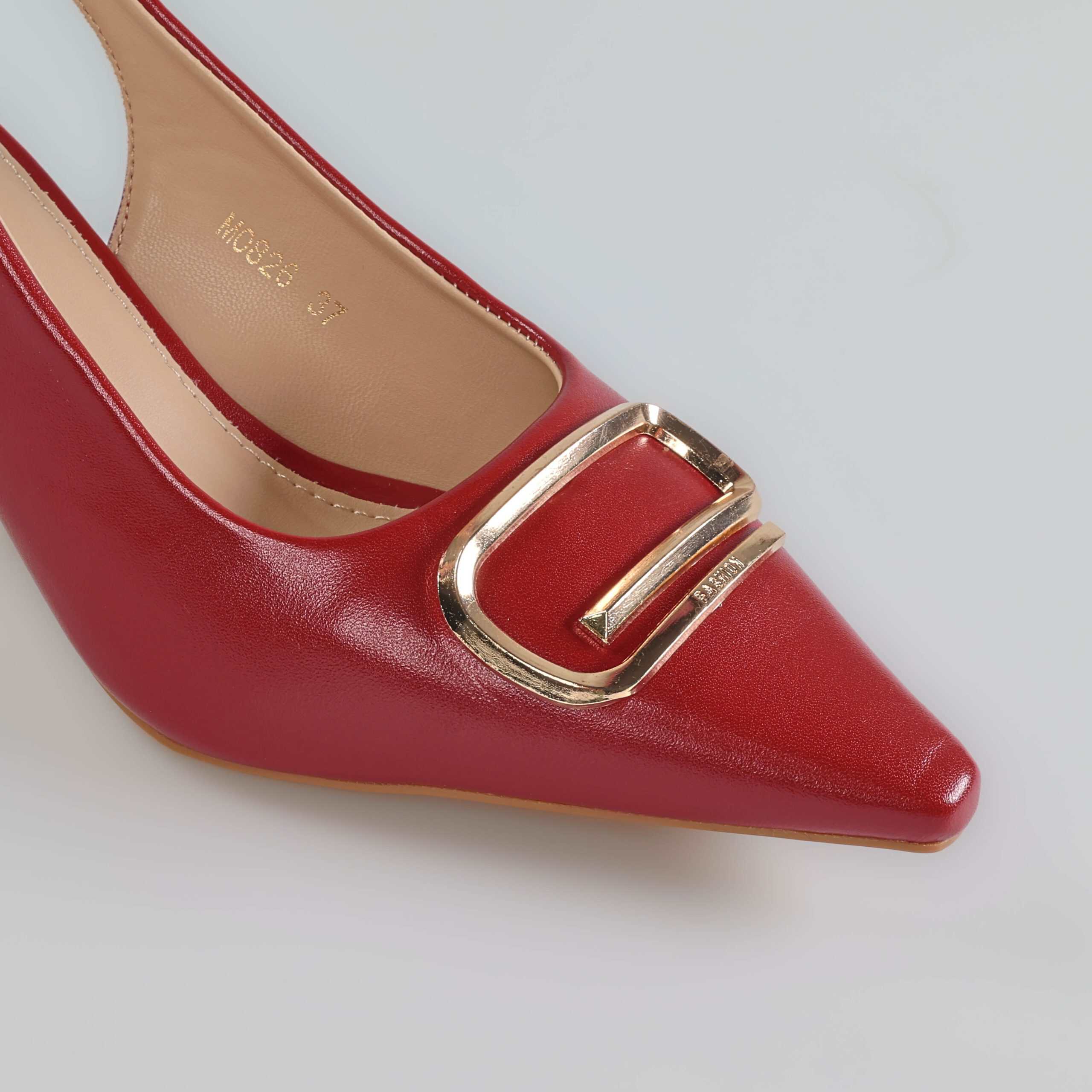 Ruby – Escapins Femmes en Rouge.