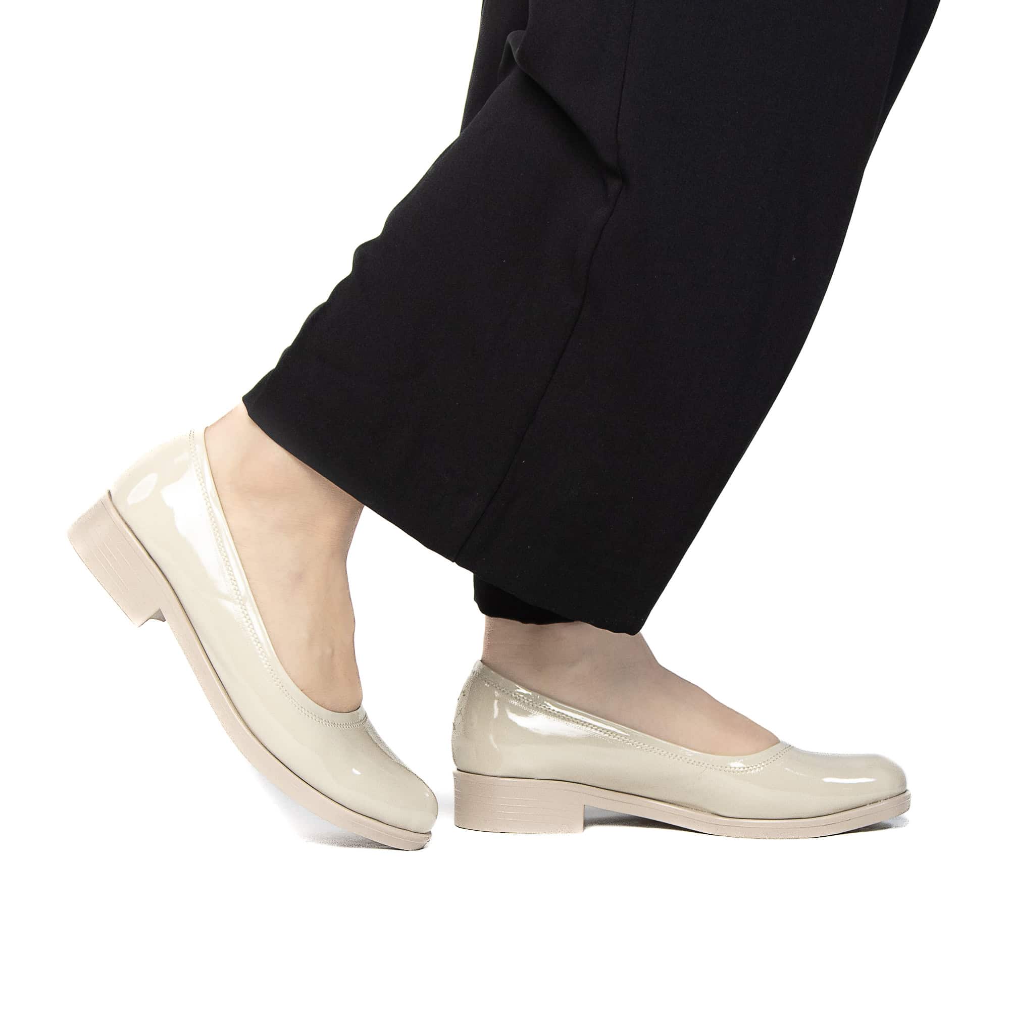 Manon – Mocassins Femmes en Vernis Beige.