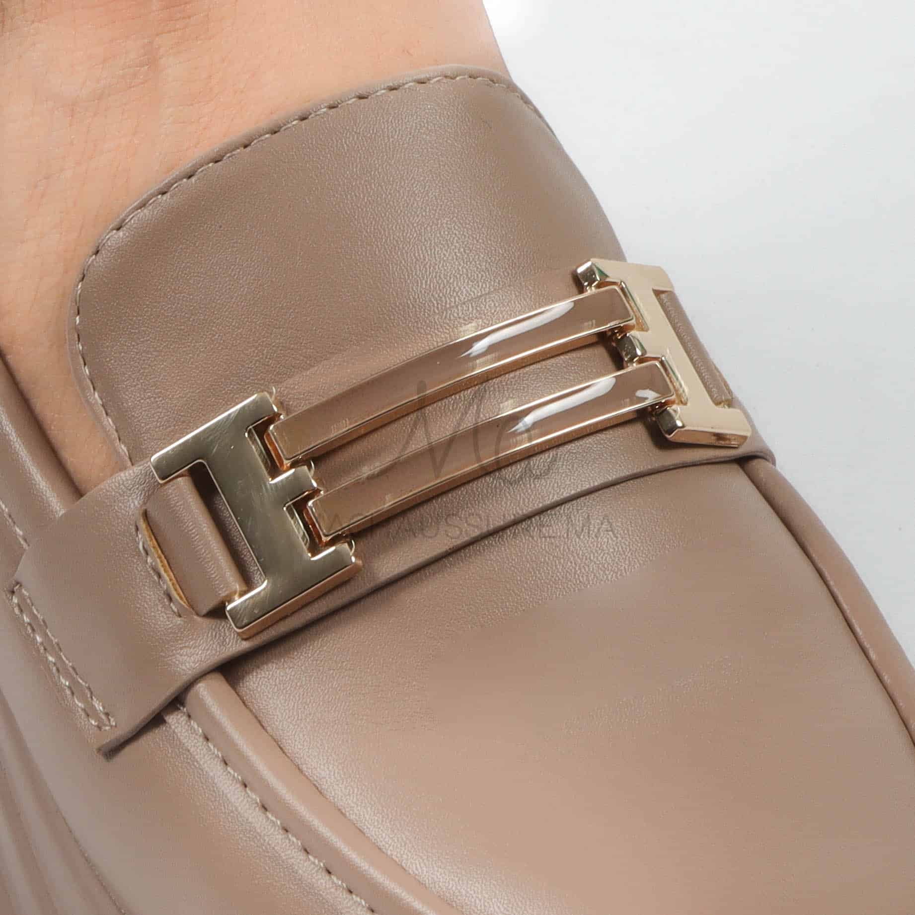 Luana - Derbies Femmes en Kaki.