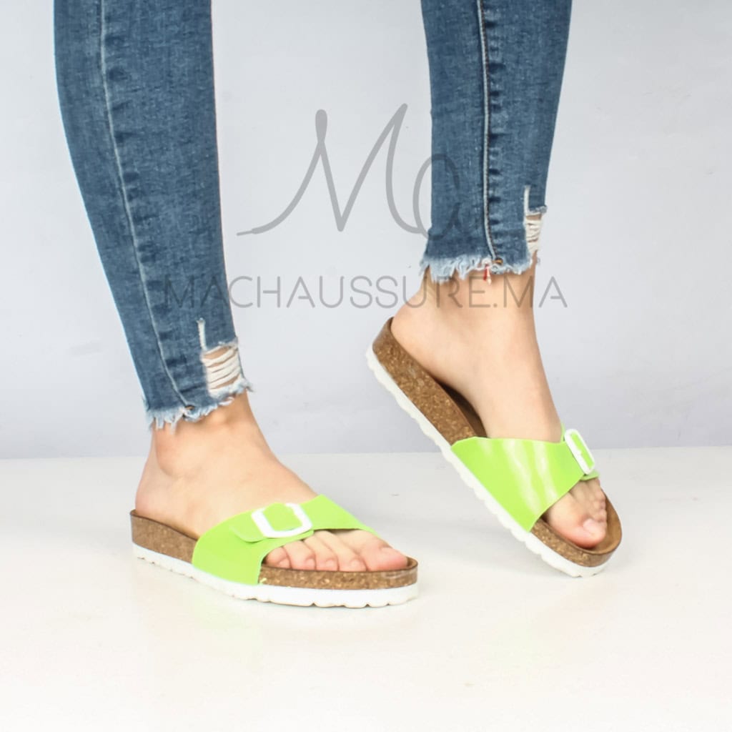 Big Buckle - Sandale plate en Vert.