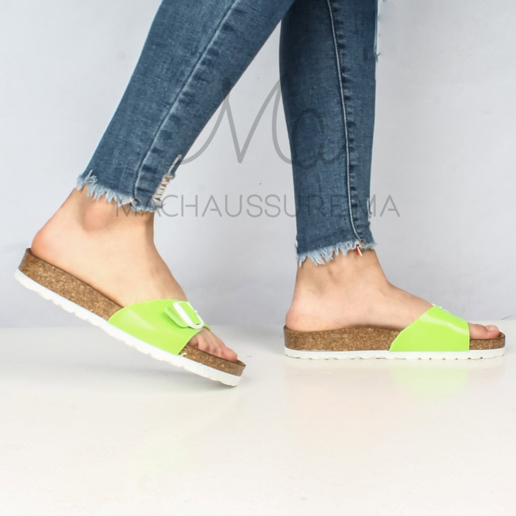 Big Buckle - Sandale plate en Vert.