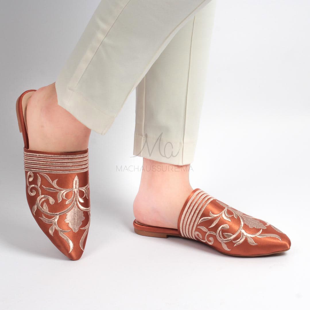 Mules en tabac.