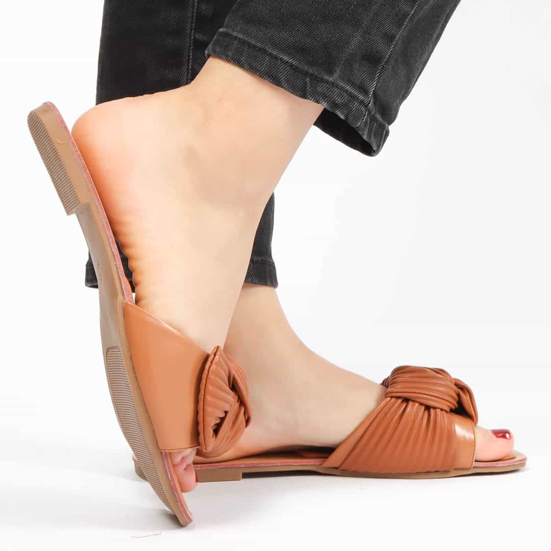 Ailes – Sandales plates en Tabac.