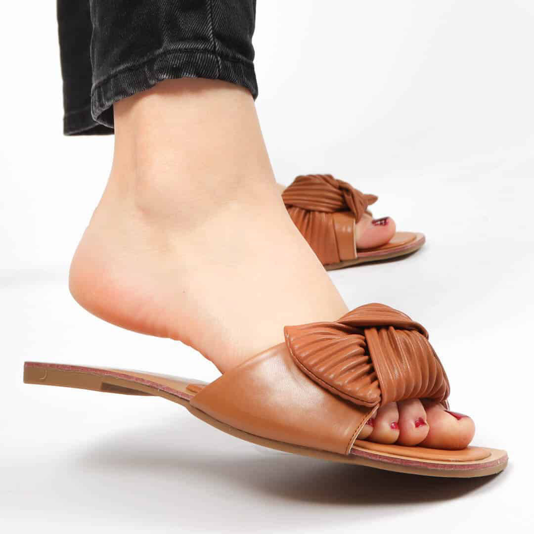 Ailes – Sandales plates en Tabac.