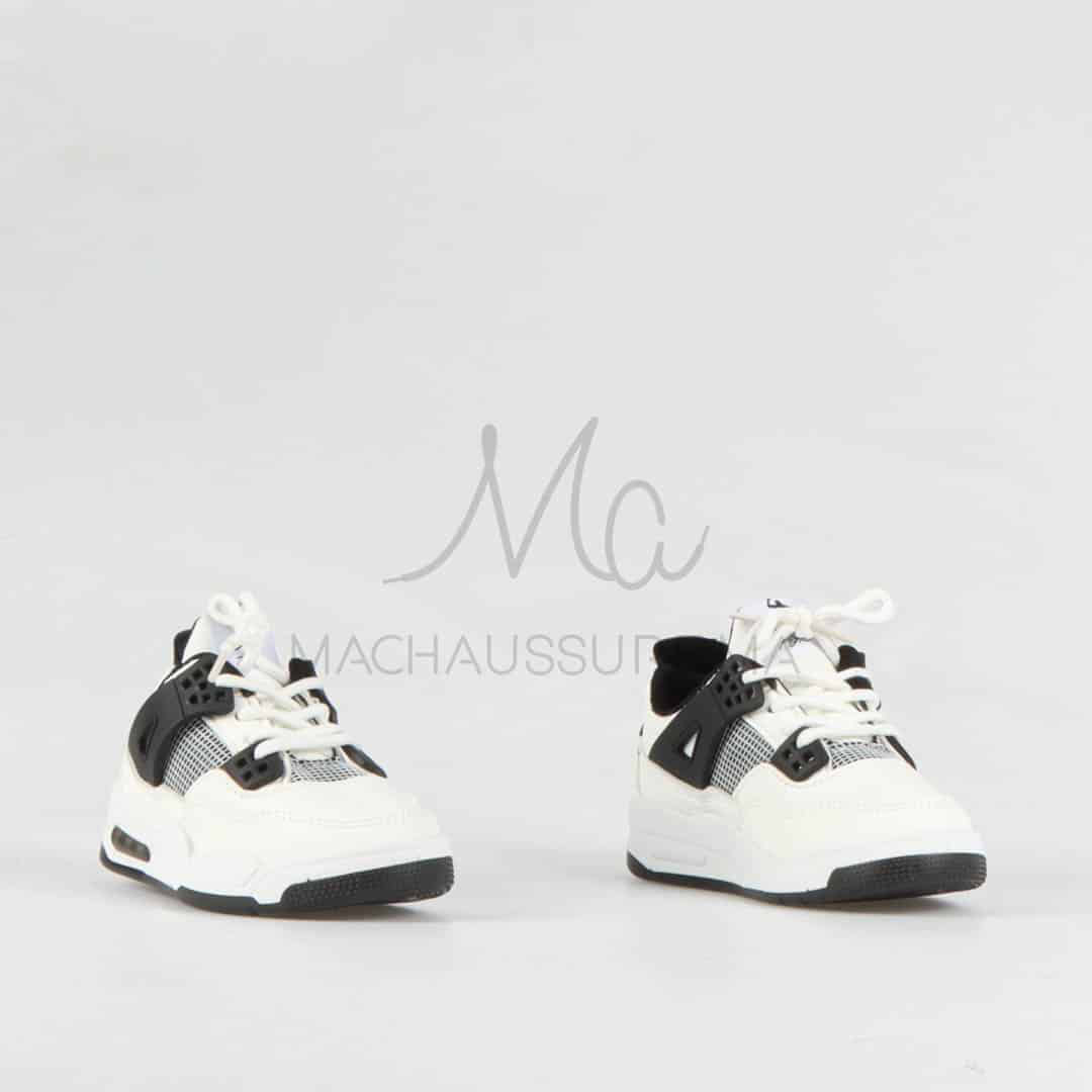 Compé– Baskets enfants en Noir et Blanc.