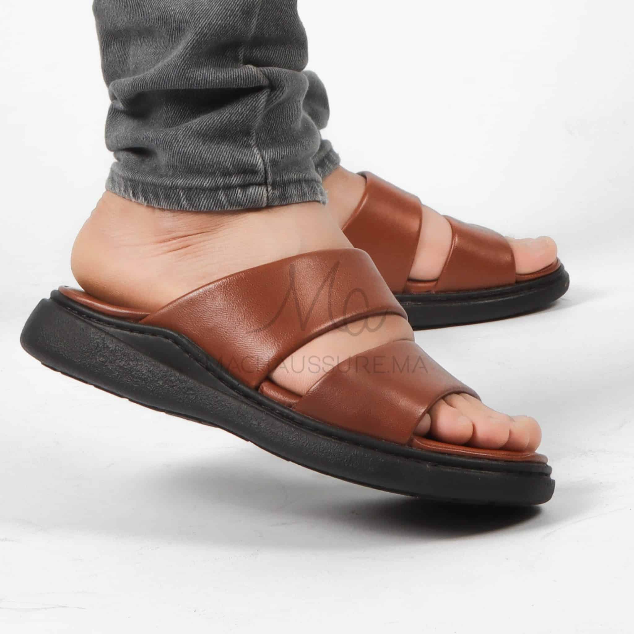 WESTSIDER Sandales et tongs en Cuir Tabacfonce foncé.