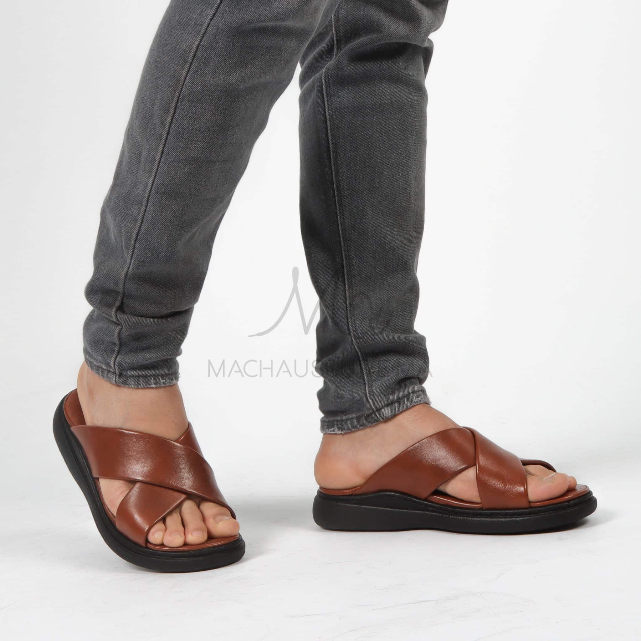 WILCOX - Sandales et tongs en cuir Tabac foncé.