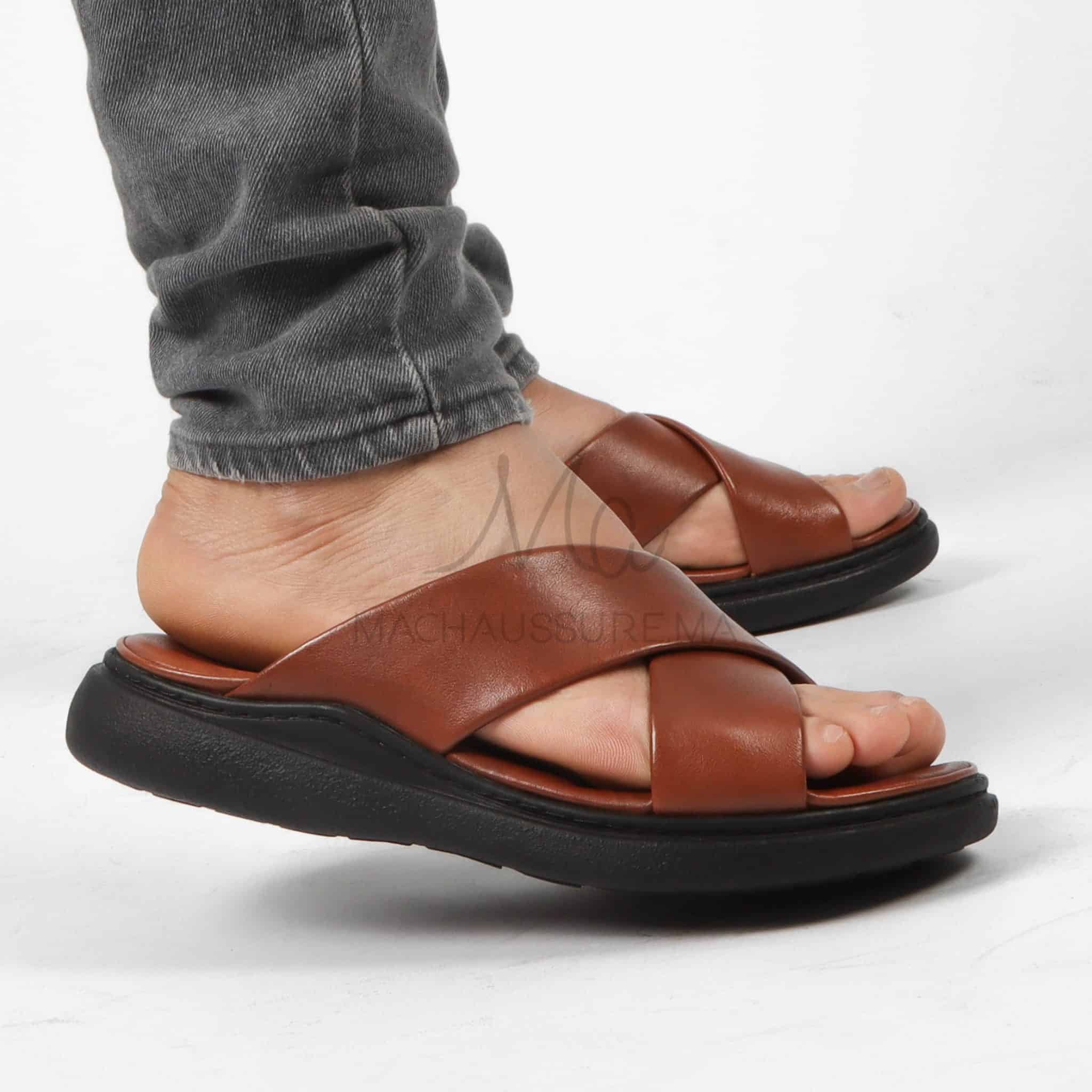 WILCOX - Sandales et tongs en cuir Tabac foncé.