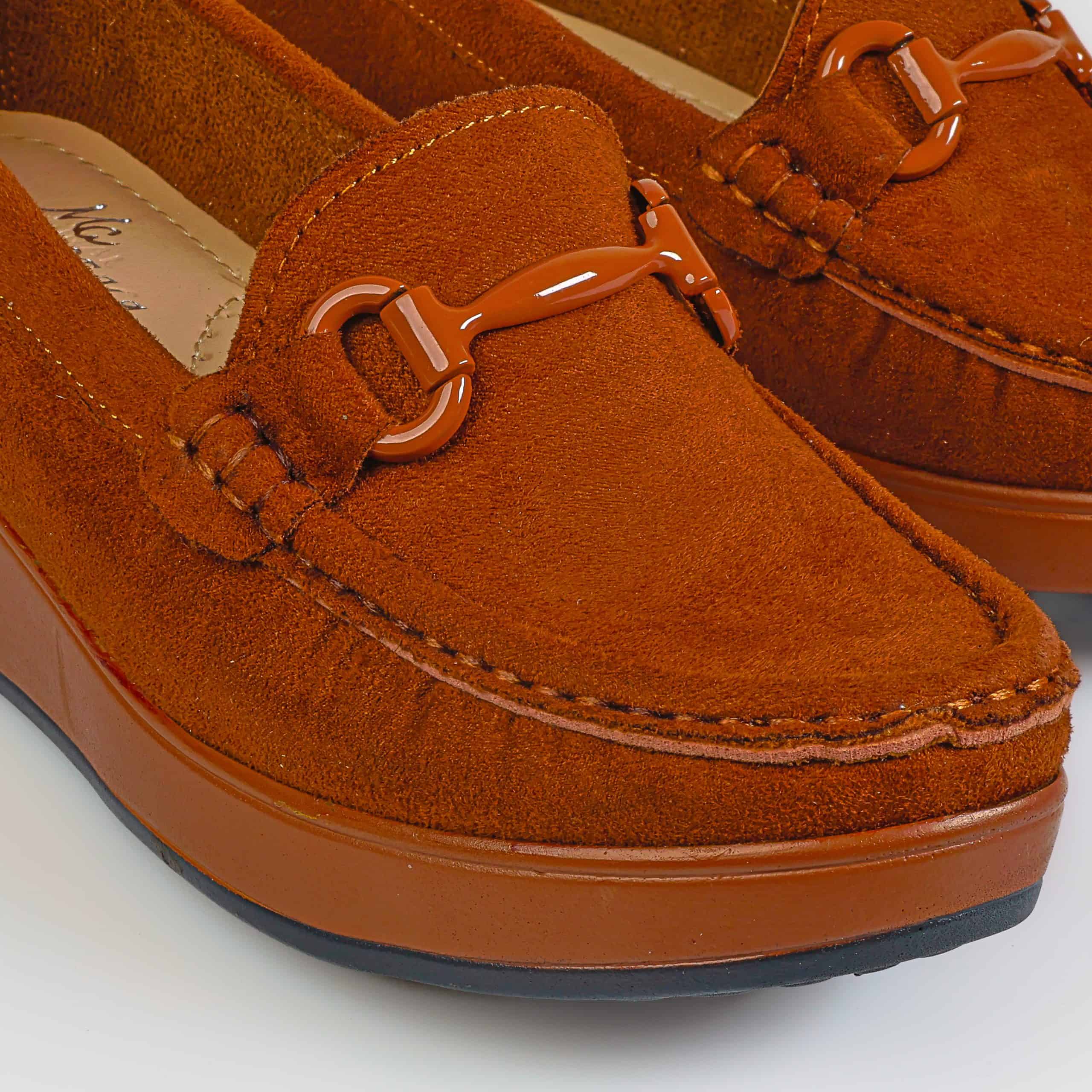Mocassin compensé femme en Marron.