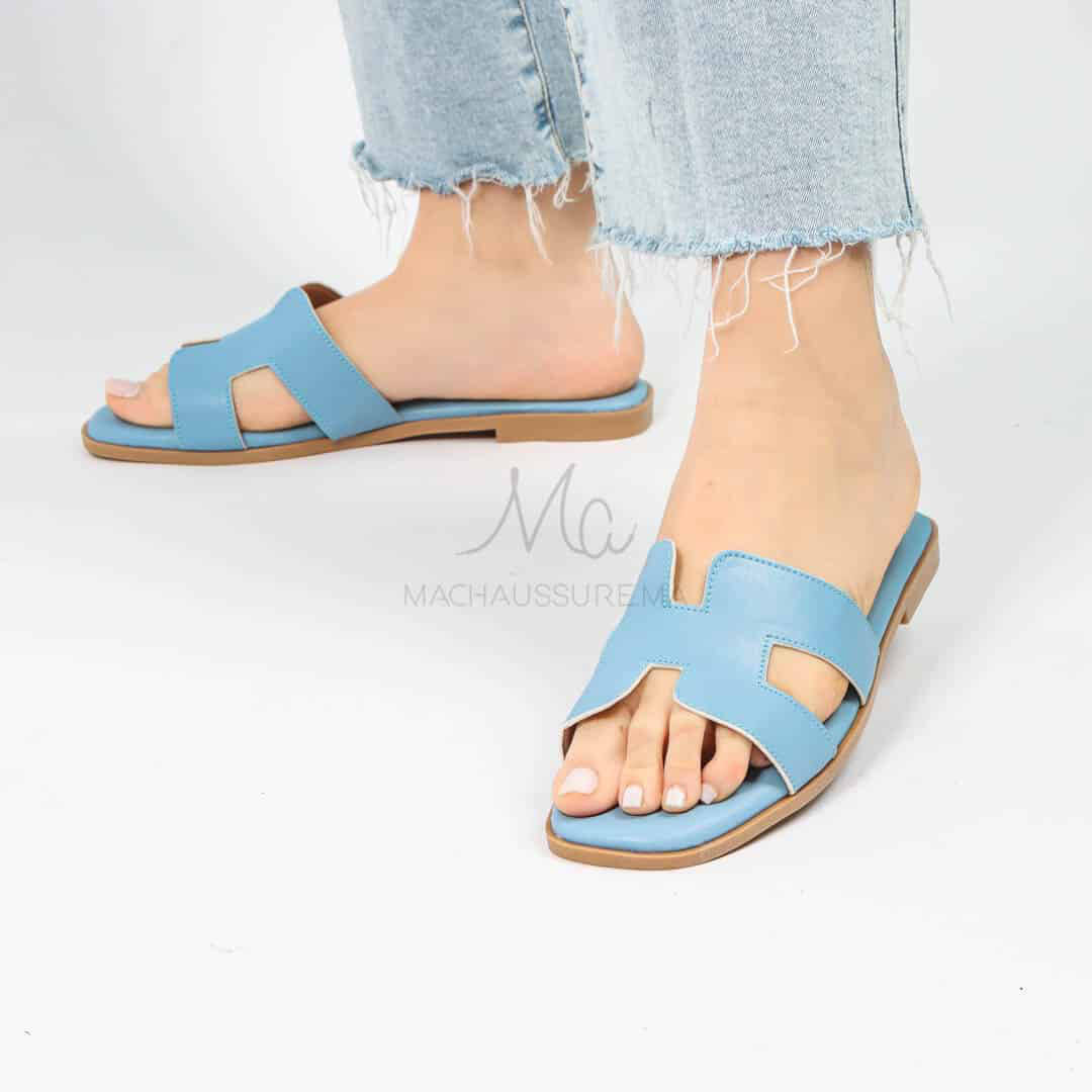 IRENE - Sandales Plates en Bleu ciel.