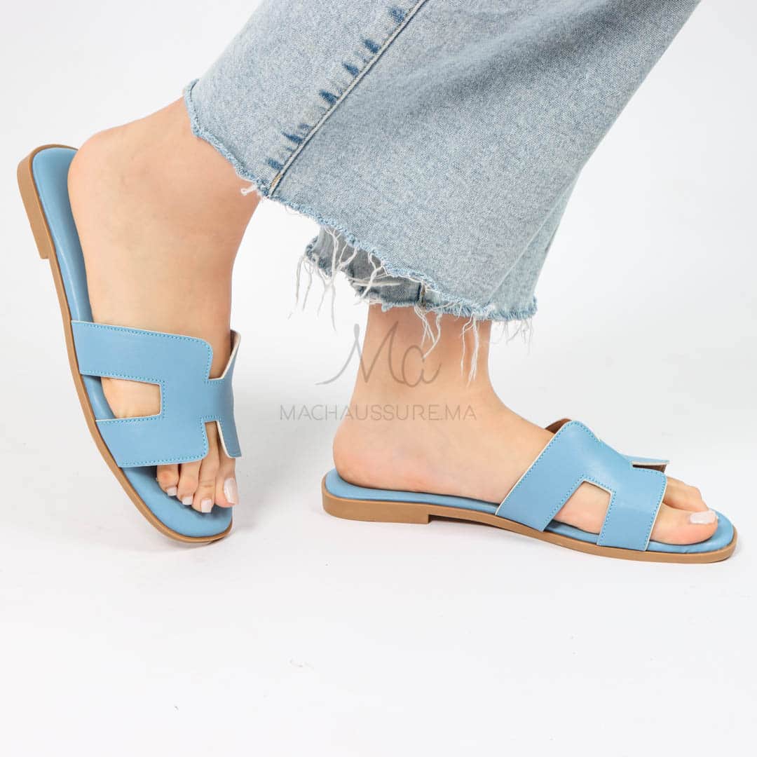 IRENE - Sandales Plates en Bleu ciel.