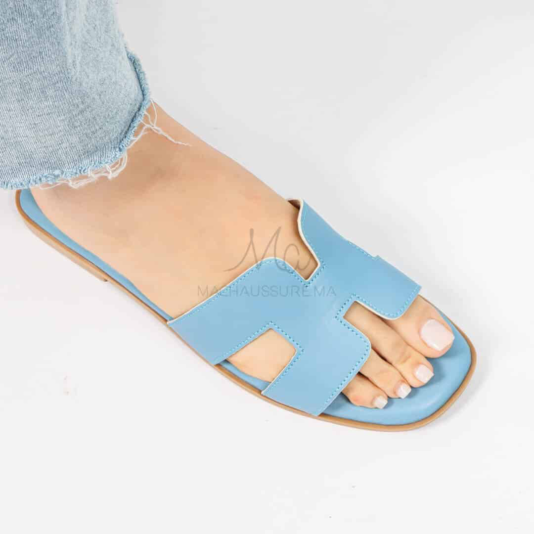IRENE - Sandales Plates en Bleu ciel.