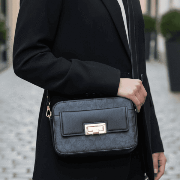 Cavella – Sac à main en Noir.