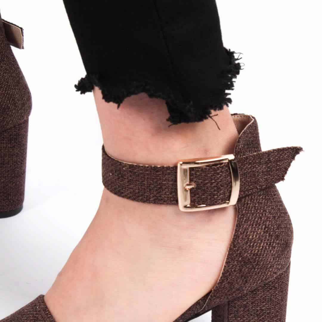 Sandales à talon en Marron.