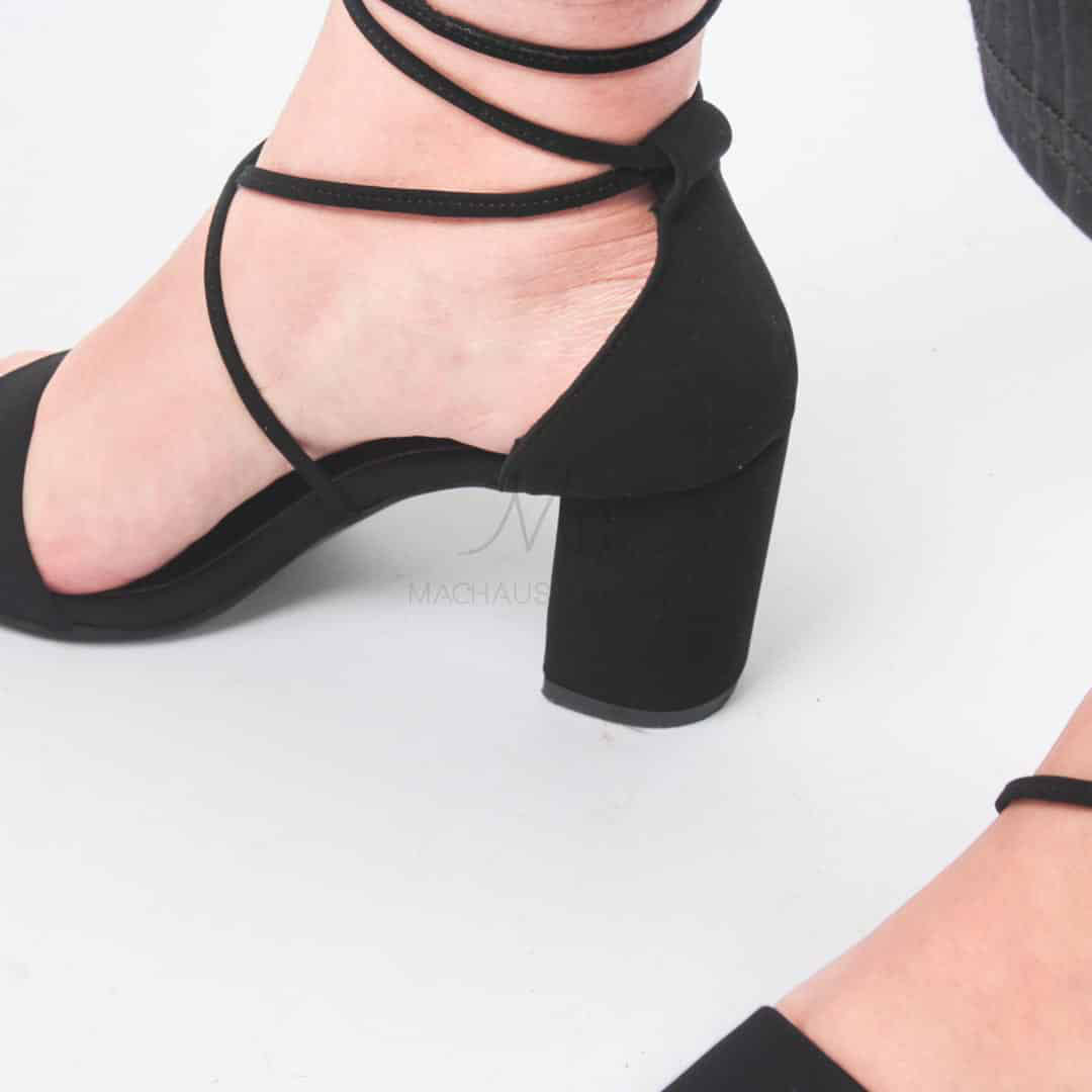 SIRAH - Sandales à talons en noir.