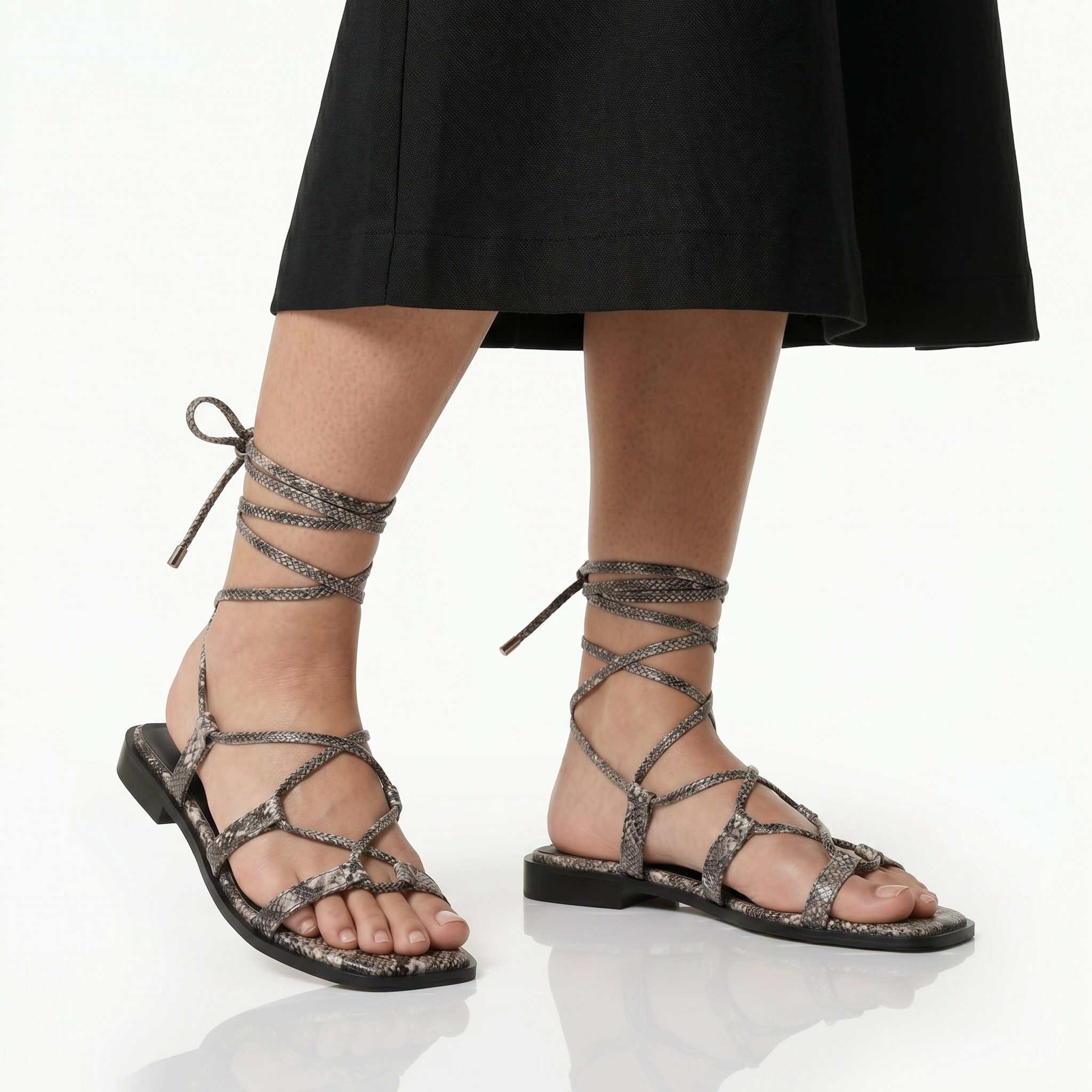 THERESA - Sandales plates en Noir.