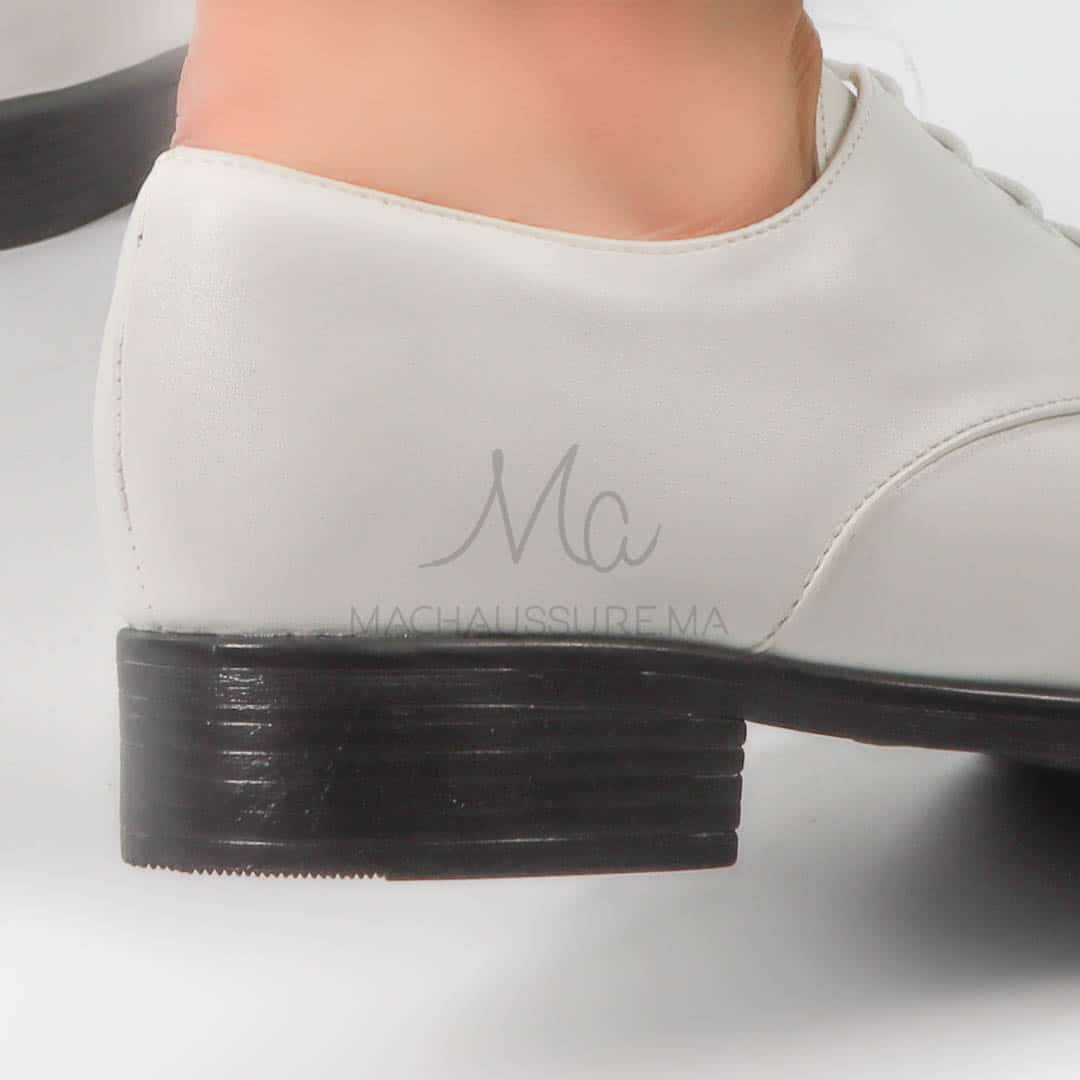 LIO- Derbies en Blanc cassé.