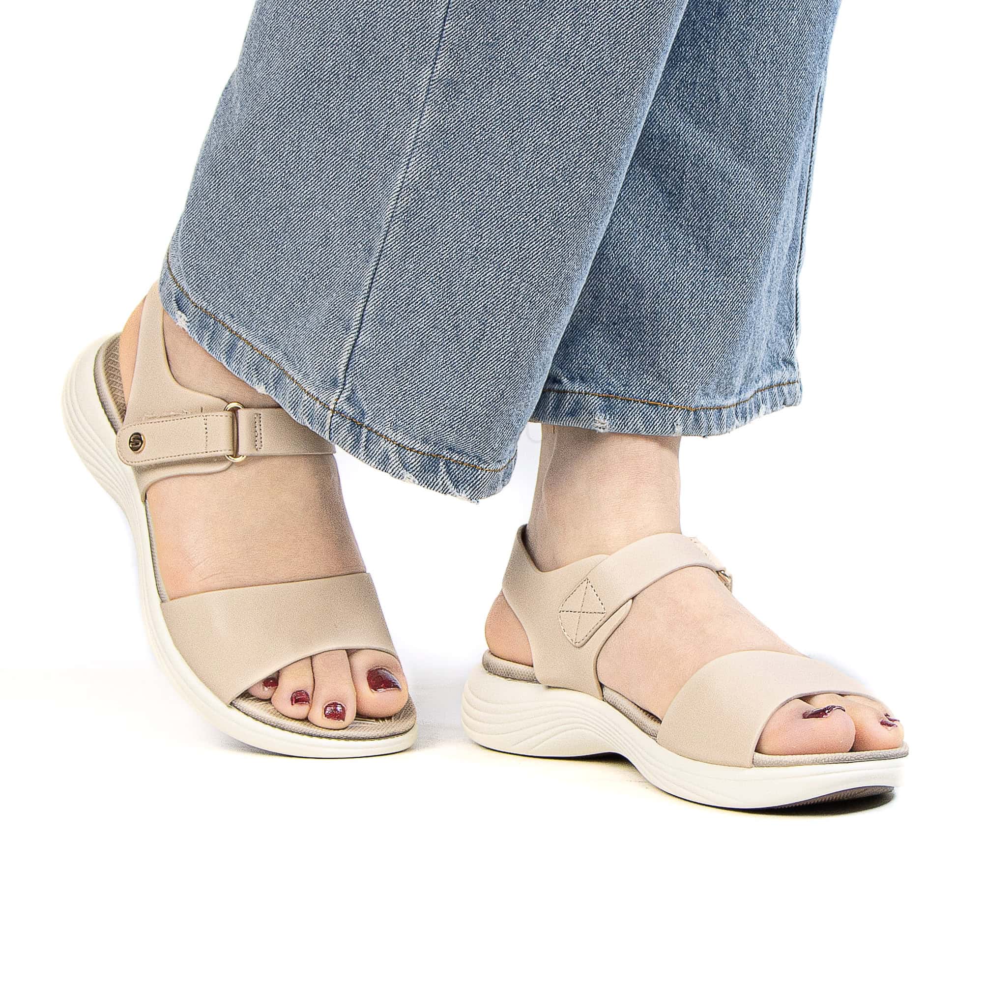Velovia – Sandales confortables en Beige.