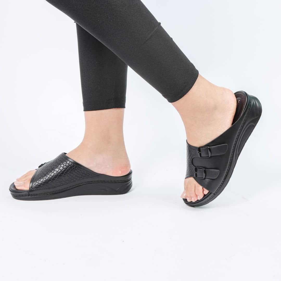SOFTY - Sandales plates confortables en Noir.
