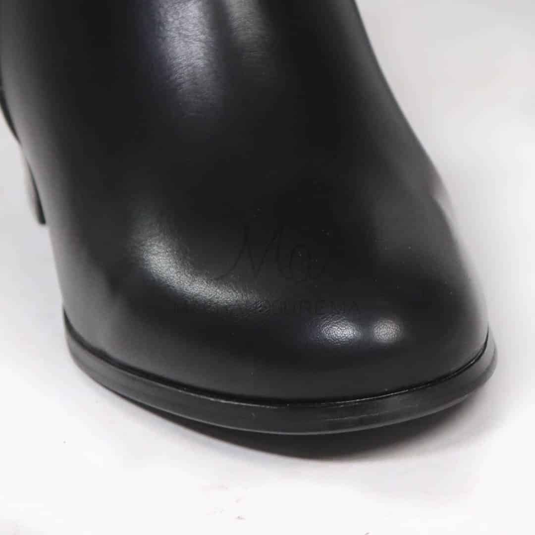 Reine – Bottines à talon en Noir.