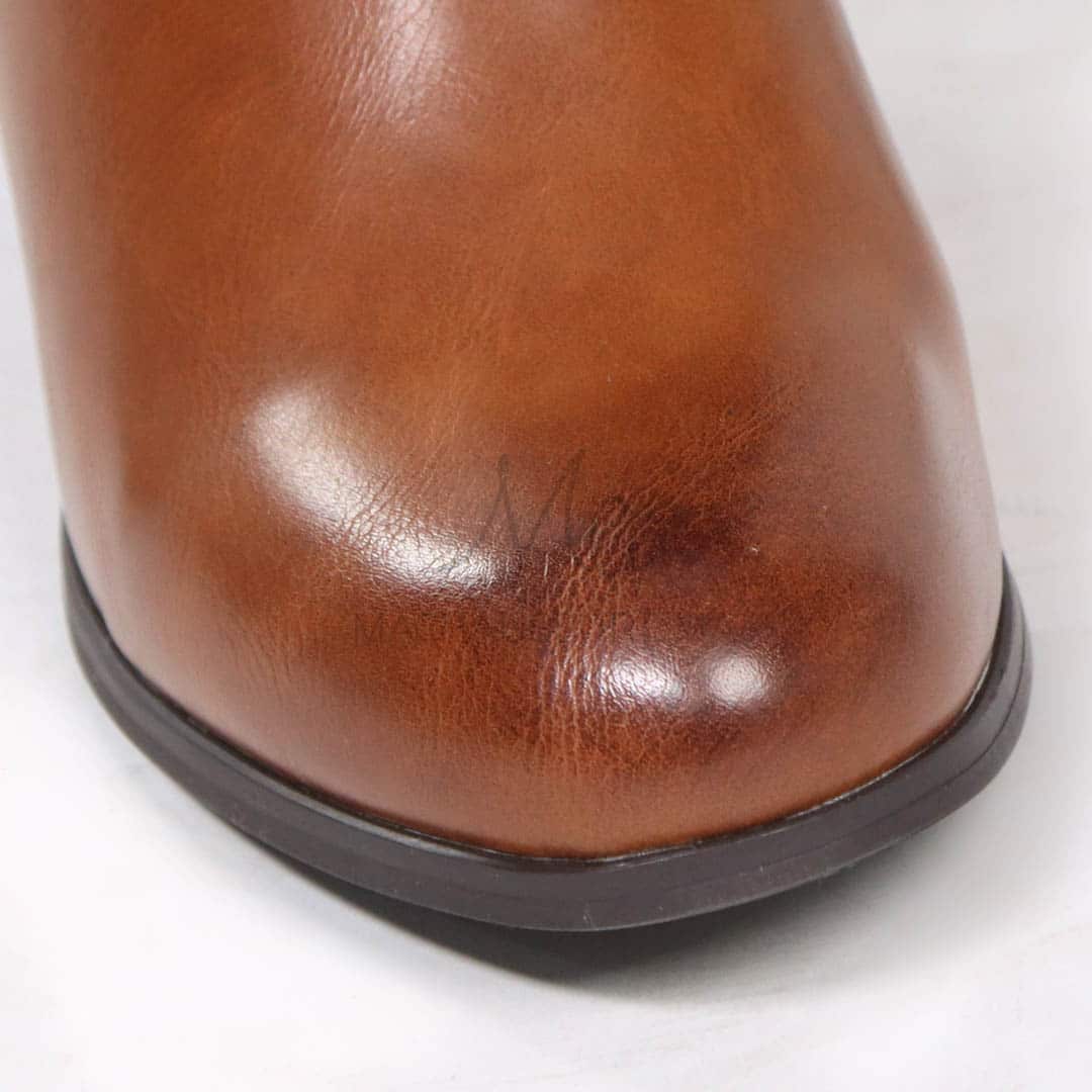 Reine – Bottines à talon en Tabac.