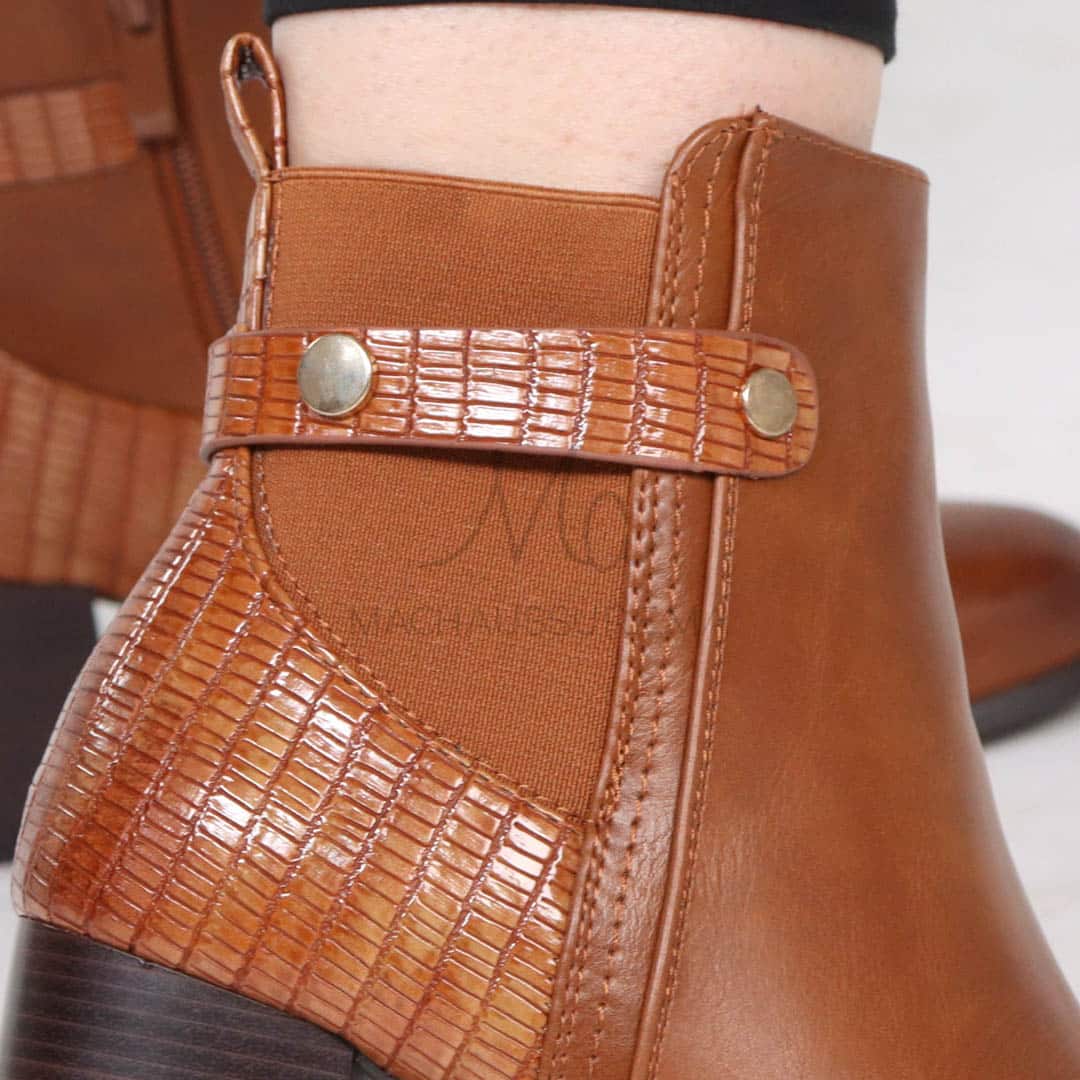 Reine – Bottines à talon en Tabac.