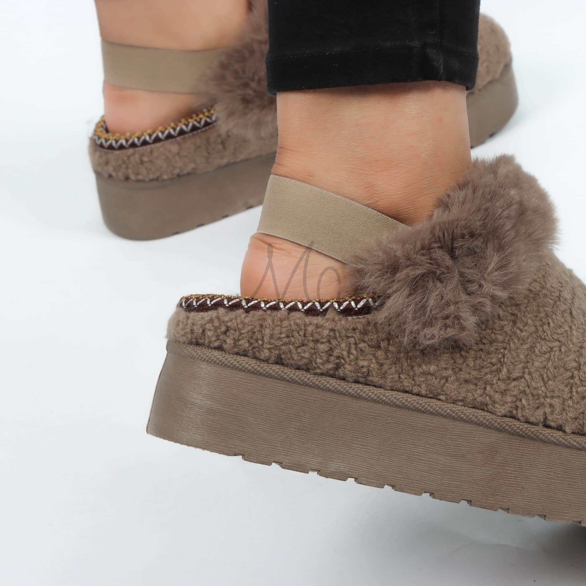 Pantoufles femmes en Kaki.
