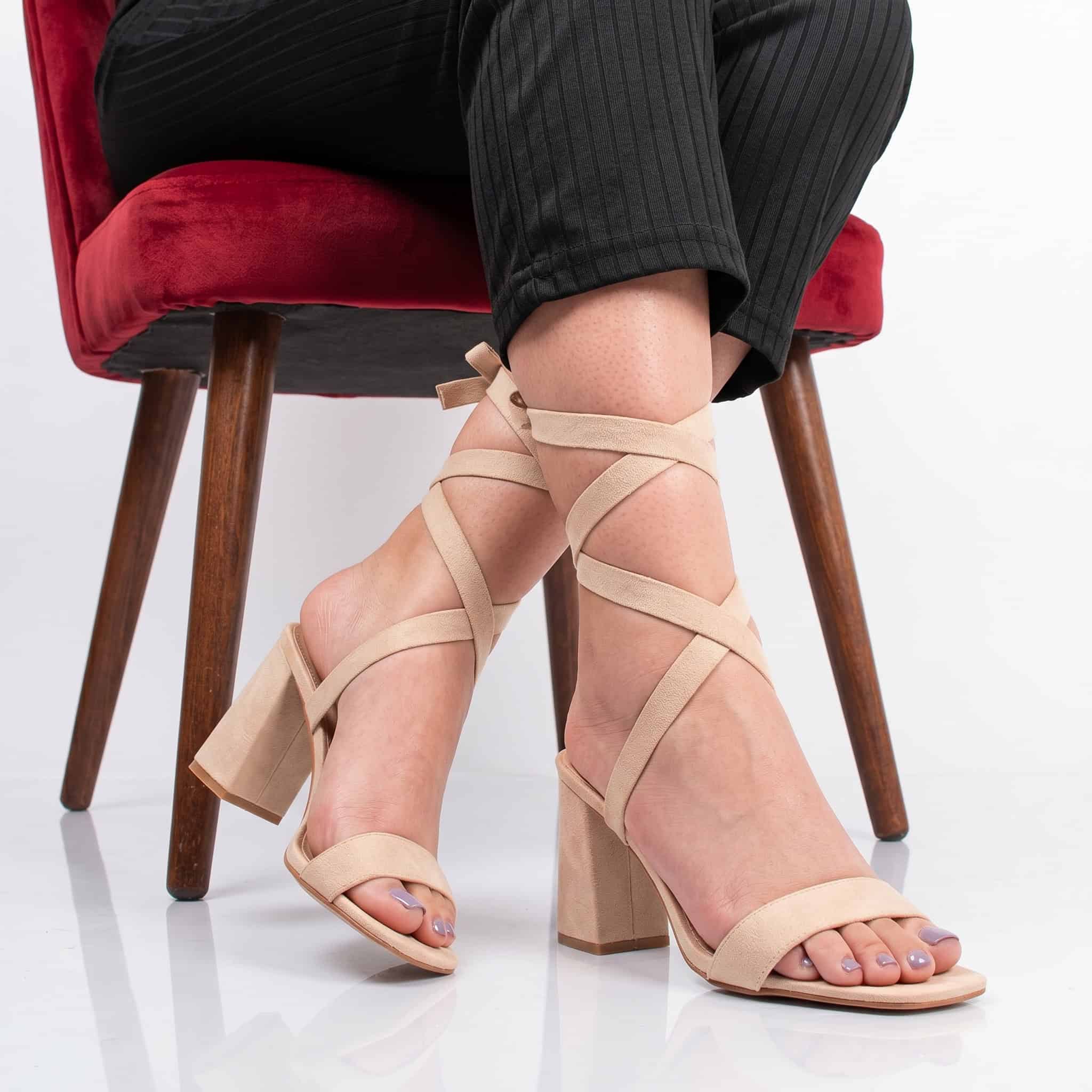 MAEVA-Sandales à talons en beige.