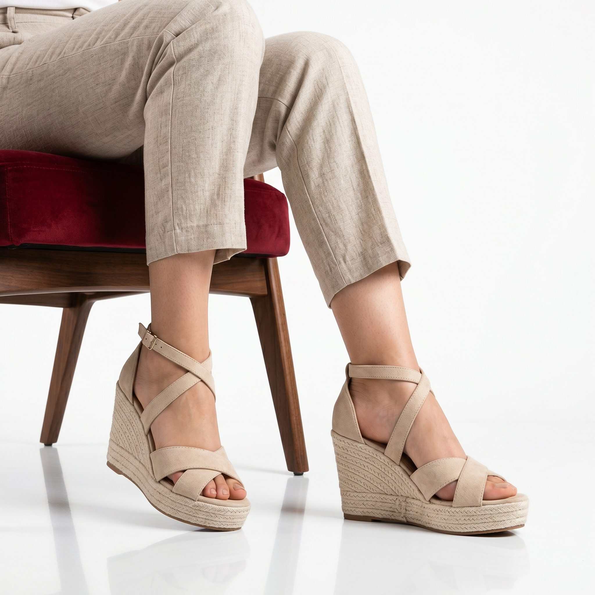 Jess– Sandales compensées en Beige.