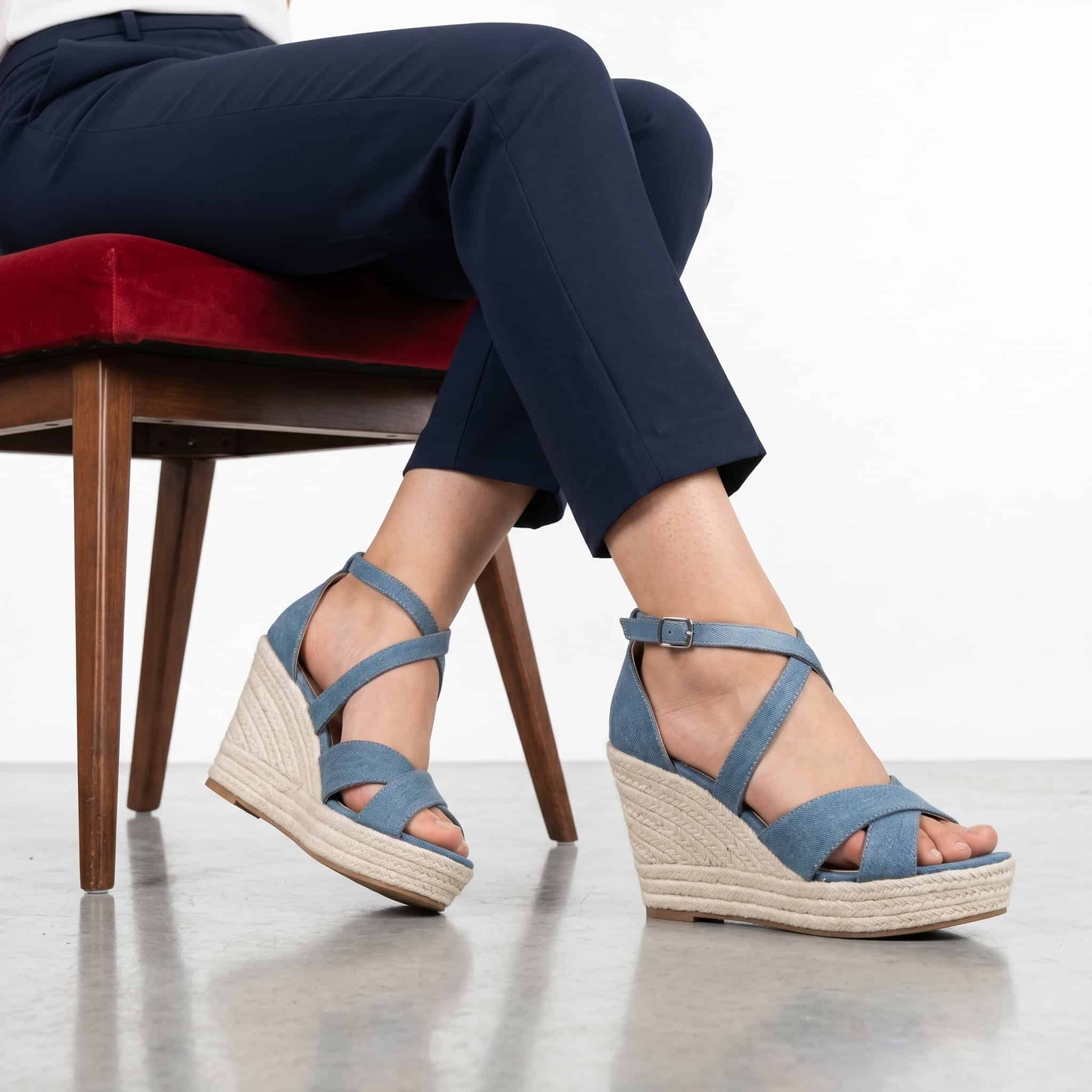 Jess– Sandales compensées en Bleu.