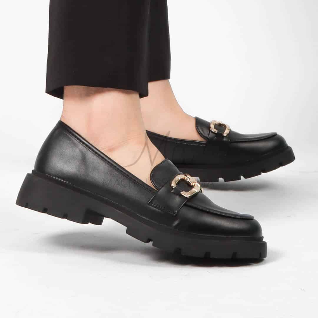 Louisa – Derbies Femmes en Noir.