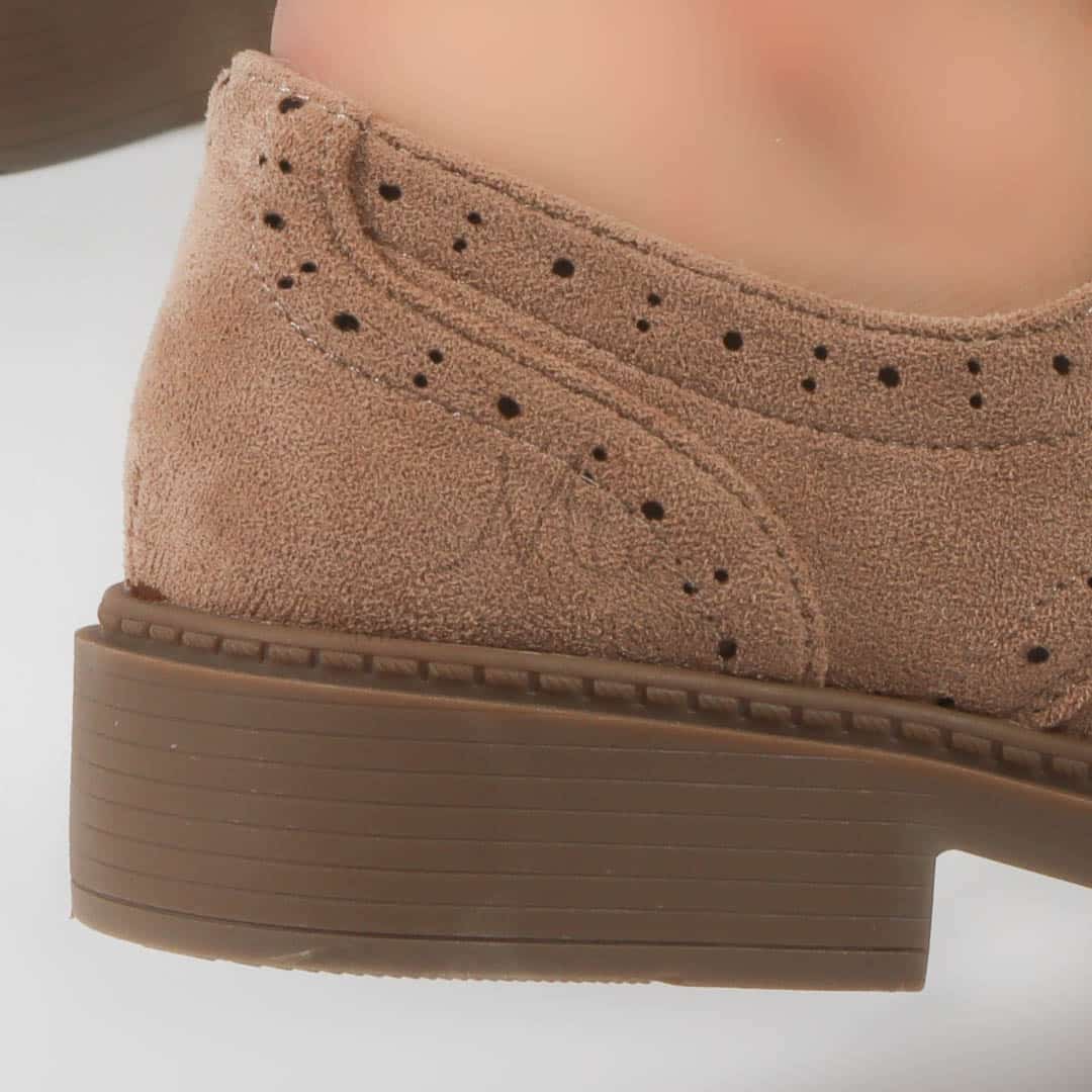 Ania - Derbies Femmes en Kaki.