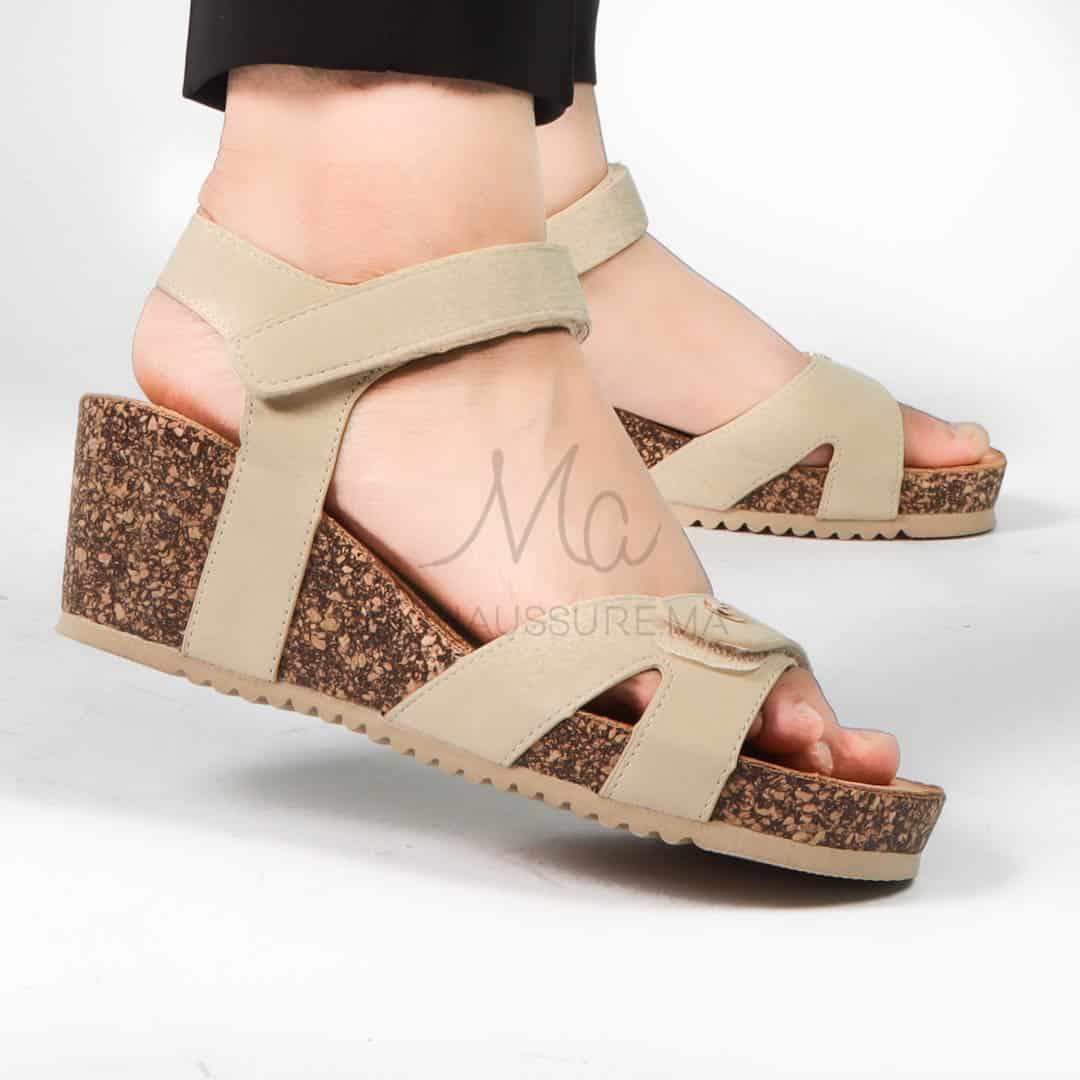 Kyda– Sandales compensées en Beige.