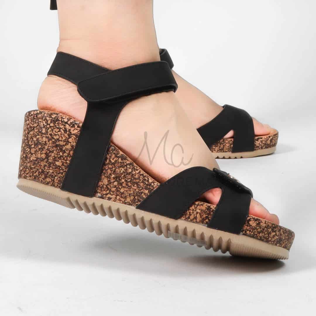 Kyda– Sandales compensées en Noir.