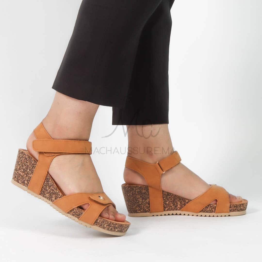 Kyda– Sandales compensées en Tabac.