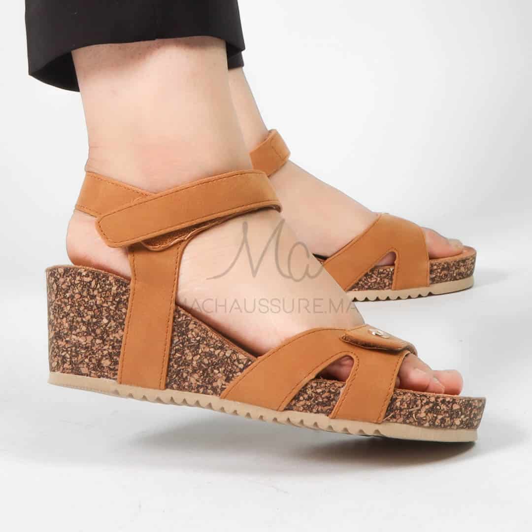 Kyda– Sandales compensées en Tabac.