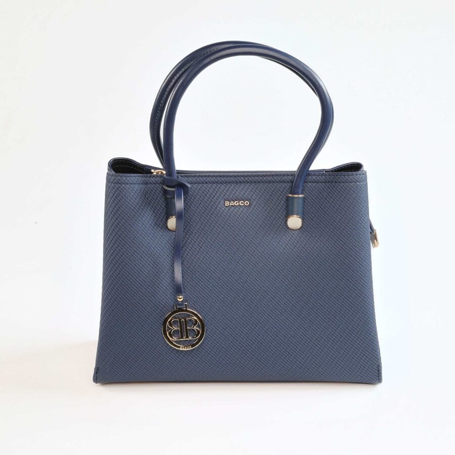 Sac à main en cuir bleu avec logo métallique, parfait pour un style chic et moderne..