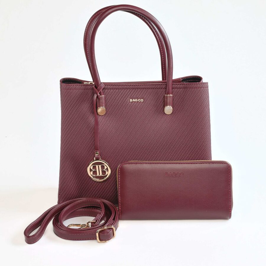 Sac à main en cuir bordeaux avec porte-monnaie et bandoulière, idéal pour un style élégant et pratiq..