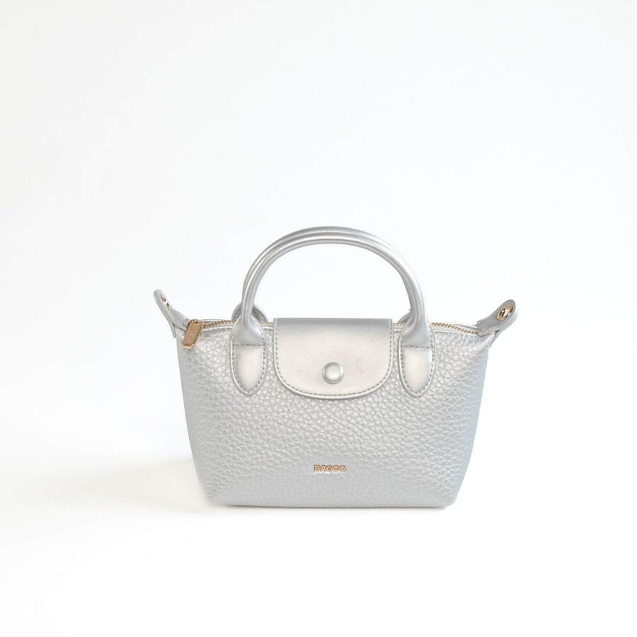 Sac à main en cuir blanc, accessoire de mode féminin, idéal pour toutes occasions..