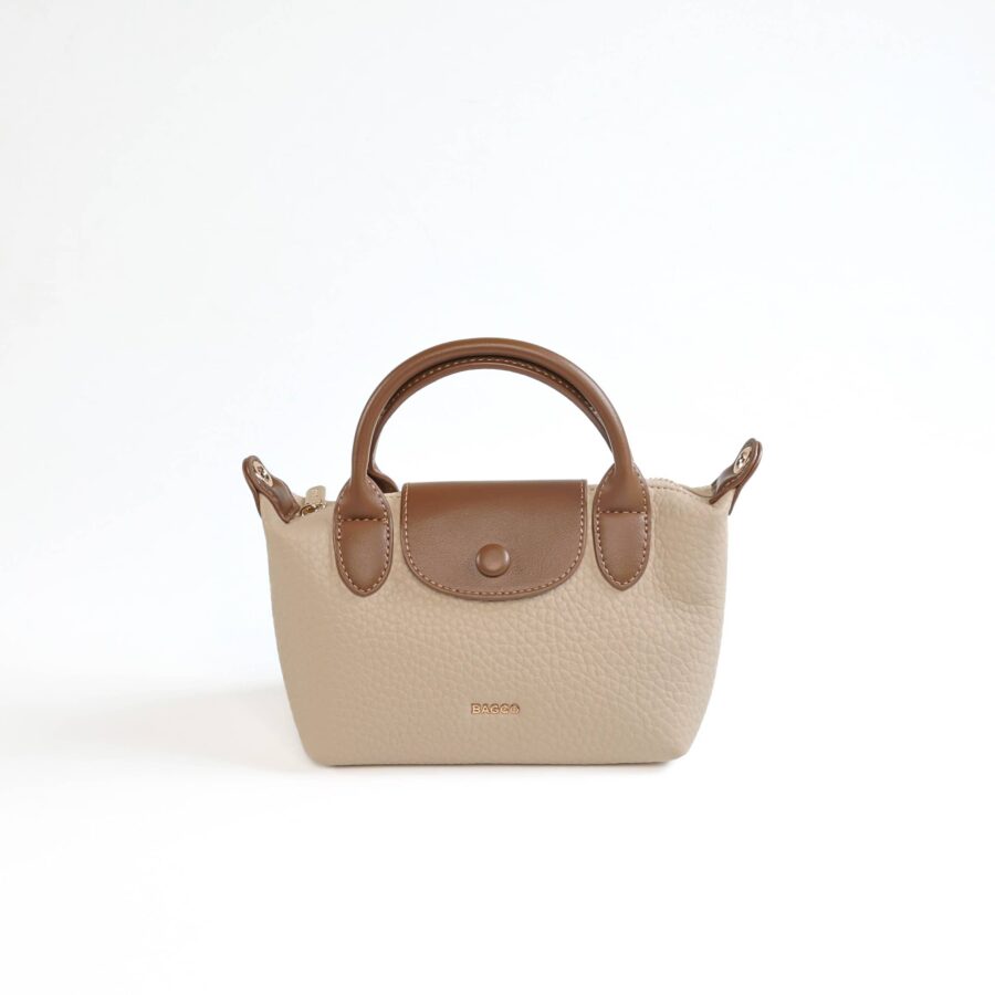 Sac à main beige avec poignées en cuir marron, design élégant et tendance..