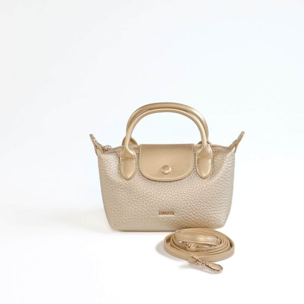 Sac à main beige en cuir synthétique avec poignée et bandoulière amovible, parfait pour un style chi..